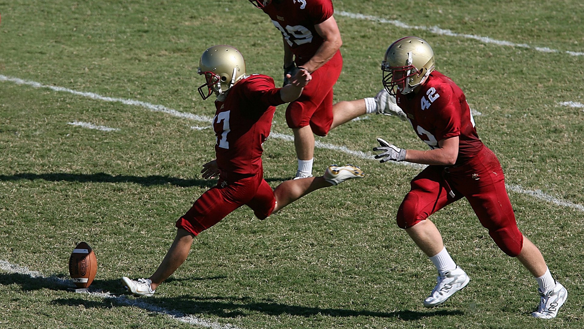 星空体育入口-拜仁中场站位流动性强，持续拉扯防线，拜仁 中场